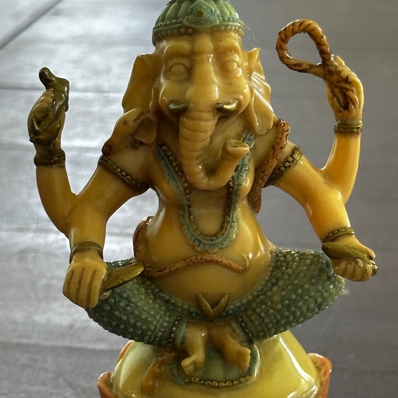 Ganesh Feux Ivory (resin)  Statue - Picture 6 of 6